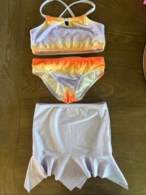 Girls’ 3 piece swim set, mermaid pattern with a fun mermaid tail swim skirt. 5T